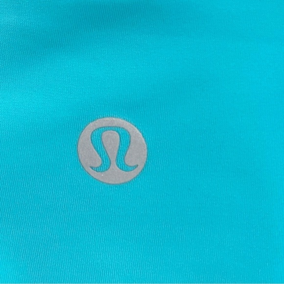 NWT Lululemon Like A Cloud Bra In Electric Turquoise Size 4 B/C Cup - Picture 3 of 6